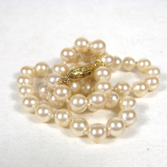 Imitation Pearls Beaded Necklace 16 inch Goldtone Fish Clasp Vintage Strand - Picture 2 of 10